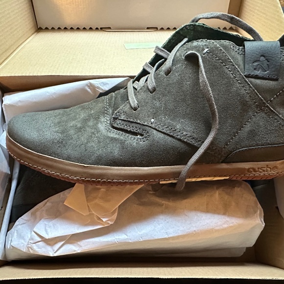 Men\'s Size 10 Cushe Prospector Chukka Boots - Unused in original box main image 4